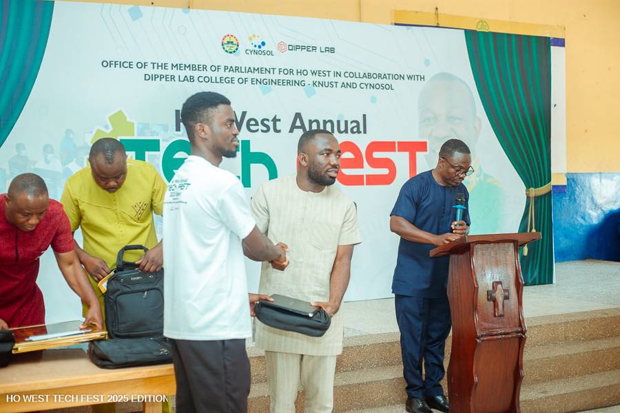 Awarded a laptop at Tech Fest